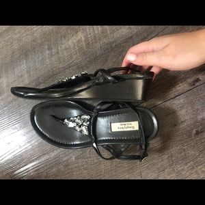 Vera wang wedge sandals